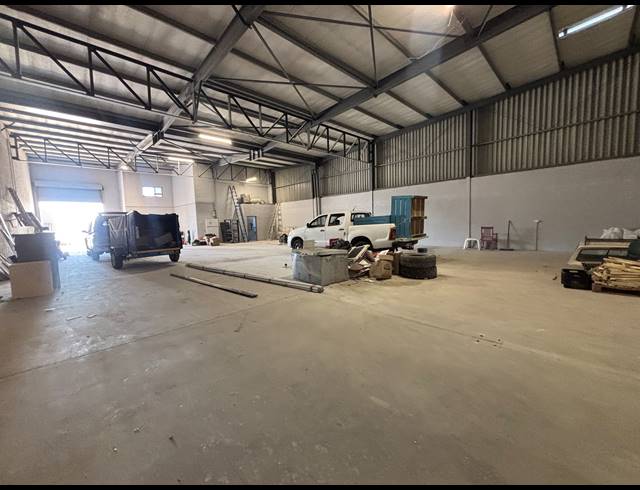 547M² WAREHOUSE TO LET IN STIKLAND INDUSTRIAL